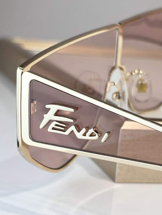 Picture of Fendi Sunglasses _SKUfw79620424fw